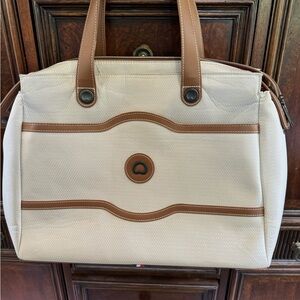Delsey Latop Bag Chatalet Air Shoulder Bag. Used - good condition.
